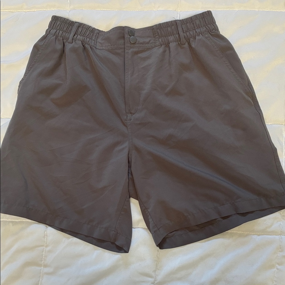 BURLEBO Everyday Men's Gray Shorts. Size 36 Missing bottom button back.